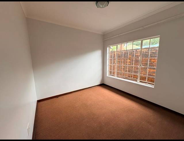 4 BEDROOM TOWNHOUSE FOR SALE IN HENNOPSPARK